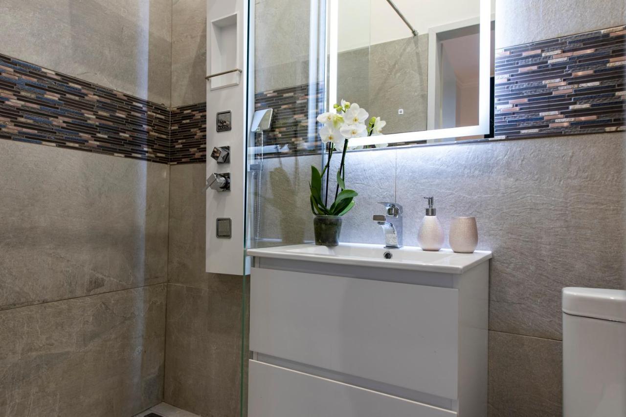 City Centre Deluxe Apartments บูดาเปสต์ ภายนอก รูปภาพ