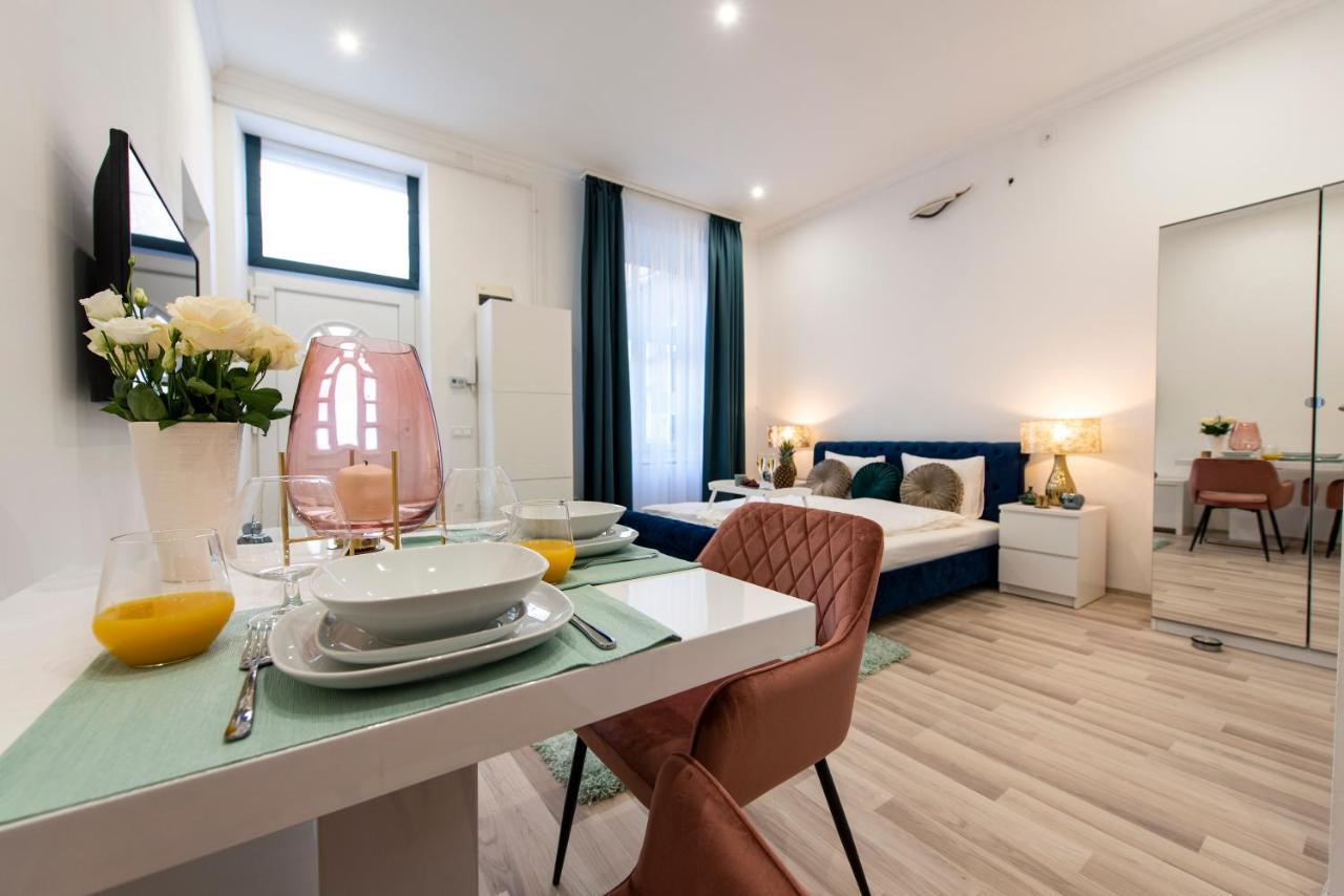 City Centre Deluxe Apartments บูดาเปสต์ ภายนอก รูปภาพ